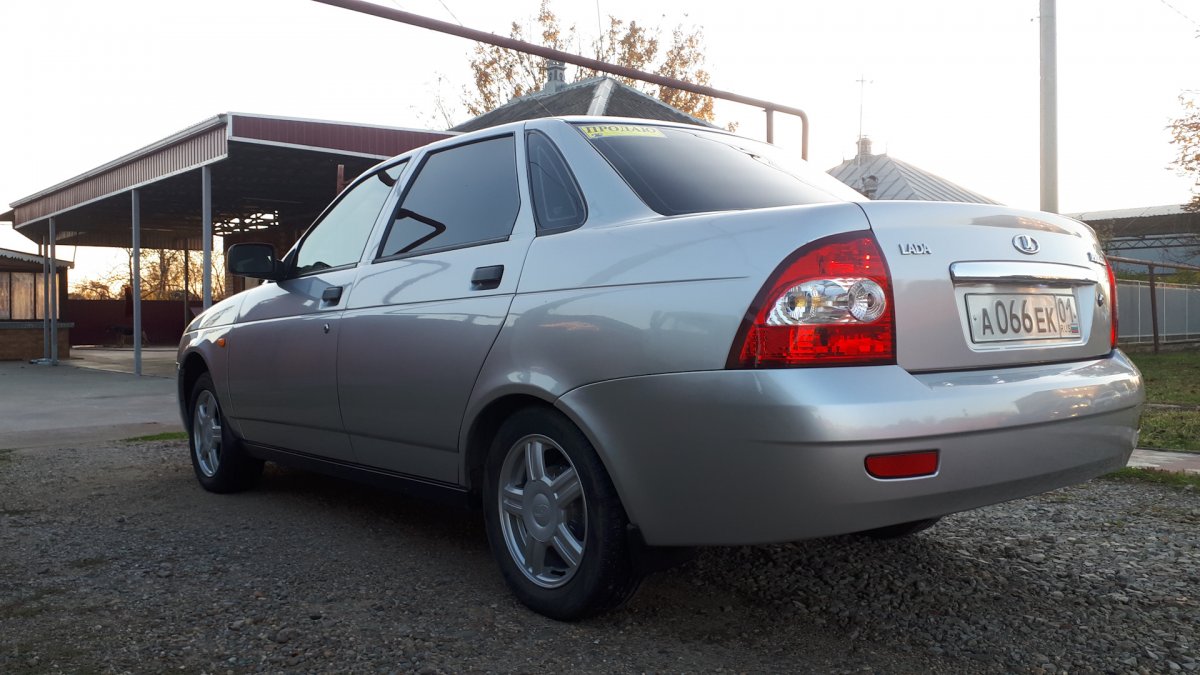 Lada Priora седан серебристый
