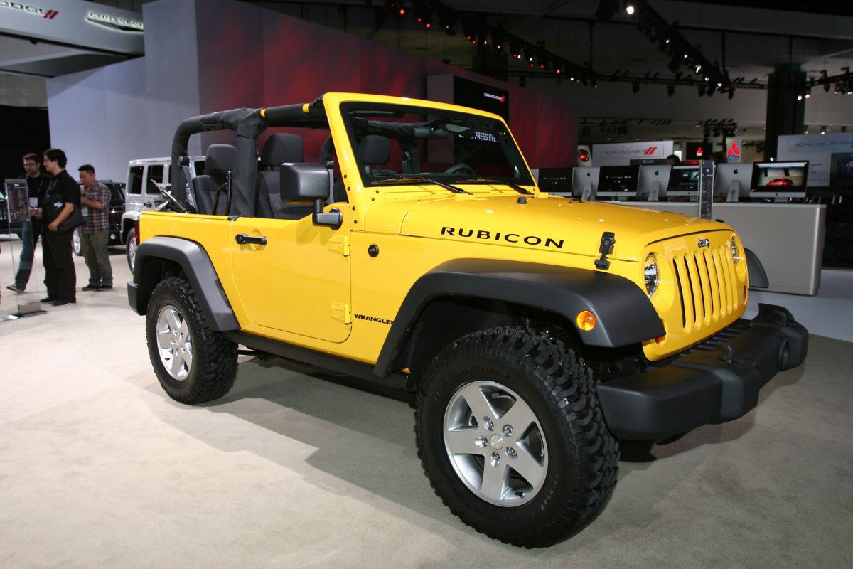 Jeep Wrangler 2020 желтый
