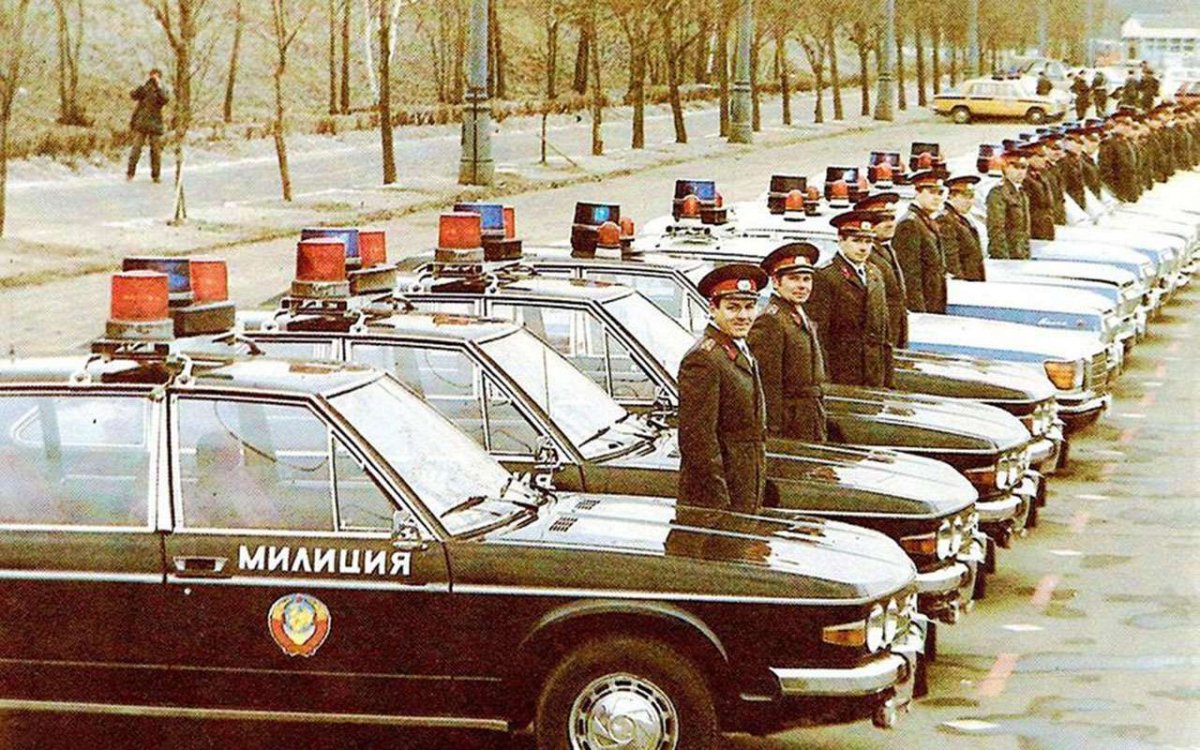 Машины советского автопрома милиция