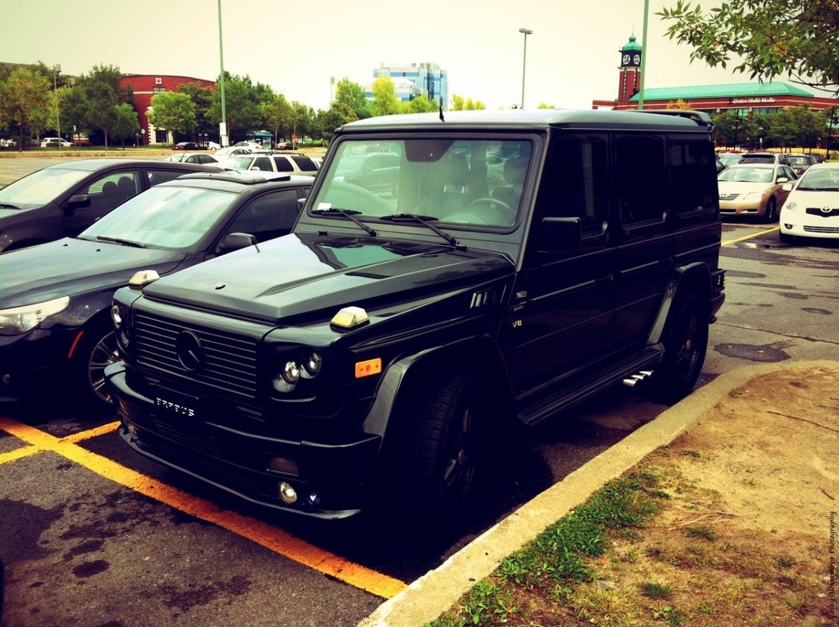 Парень возле машины