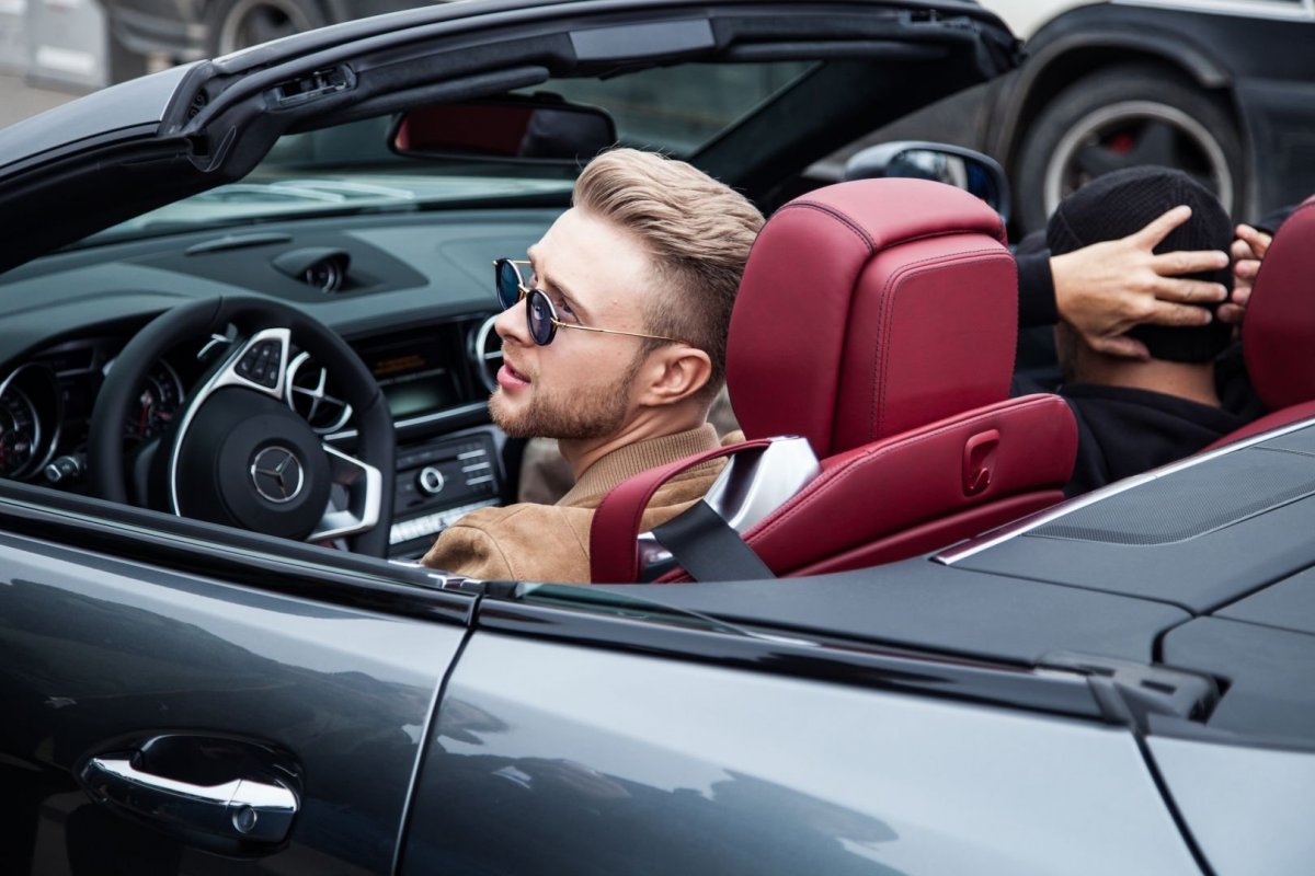 Ламборгини авентадор и человек