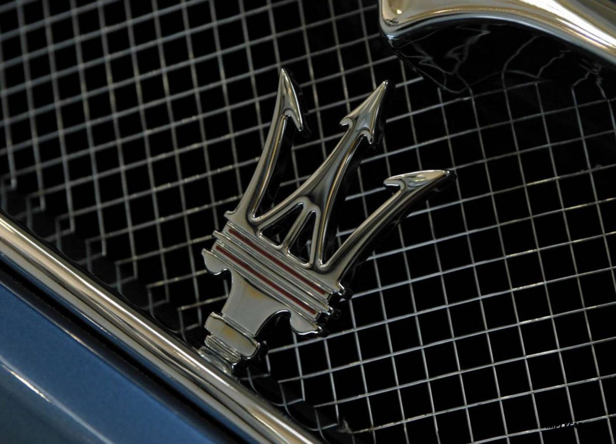 Логотип автомобиля трезубец