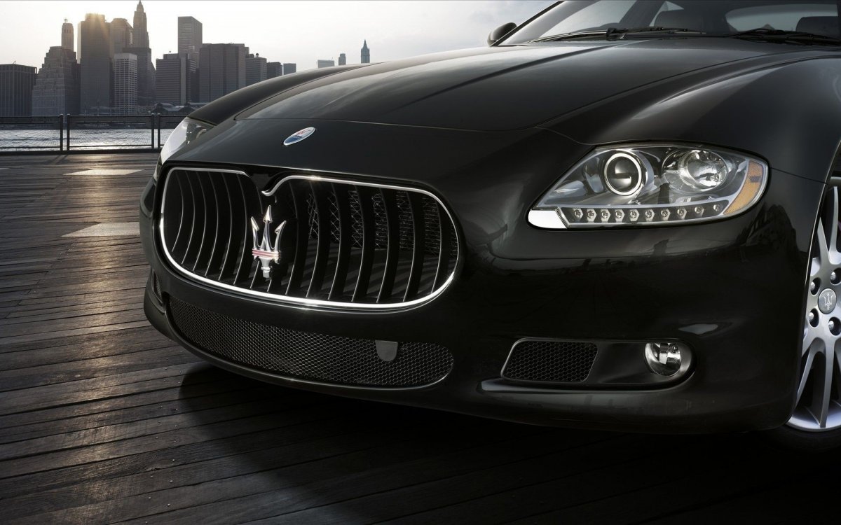 Maserati Quattroporte решетка