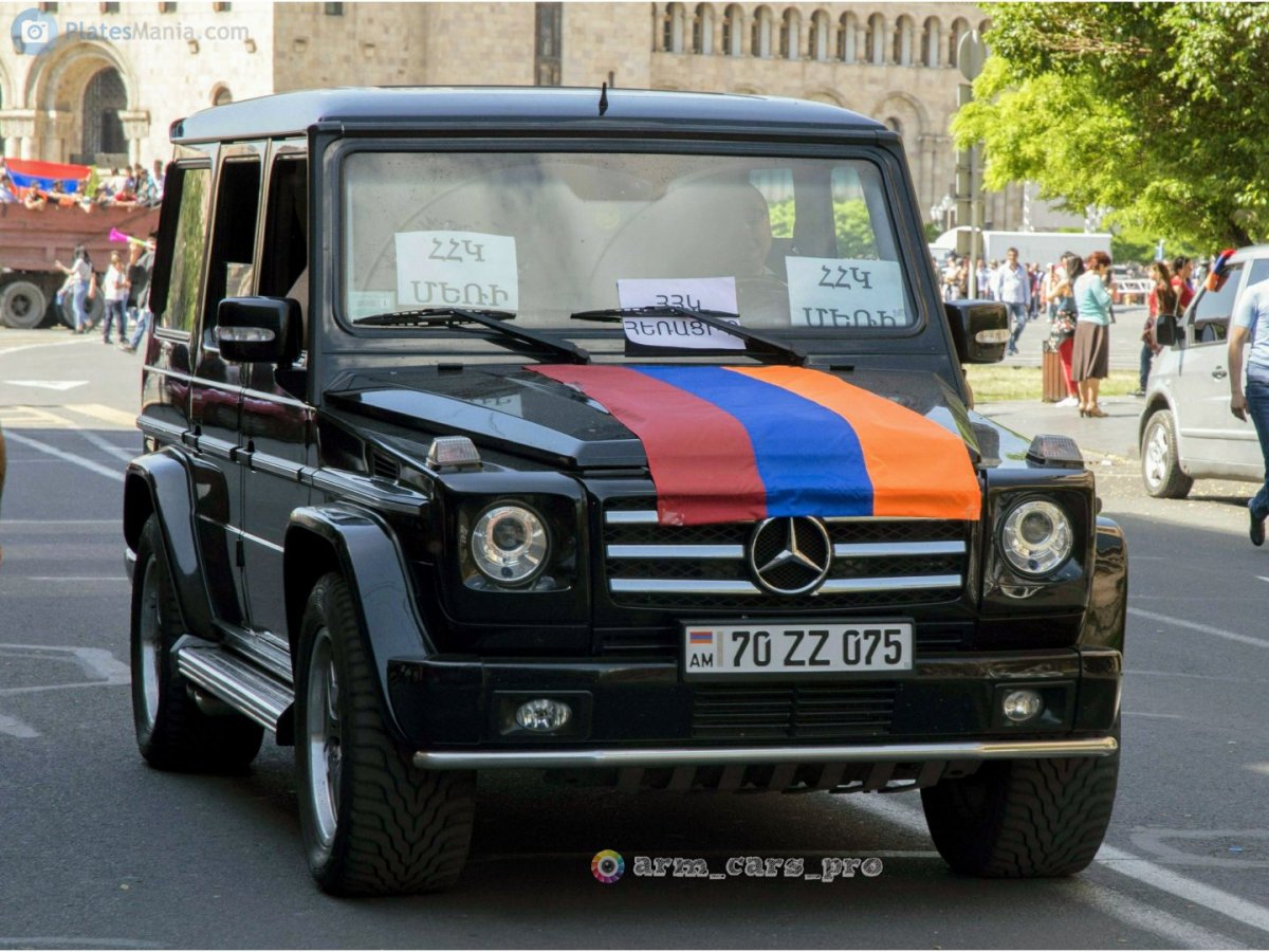 Мерс с флагом Армении