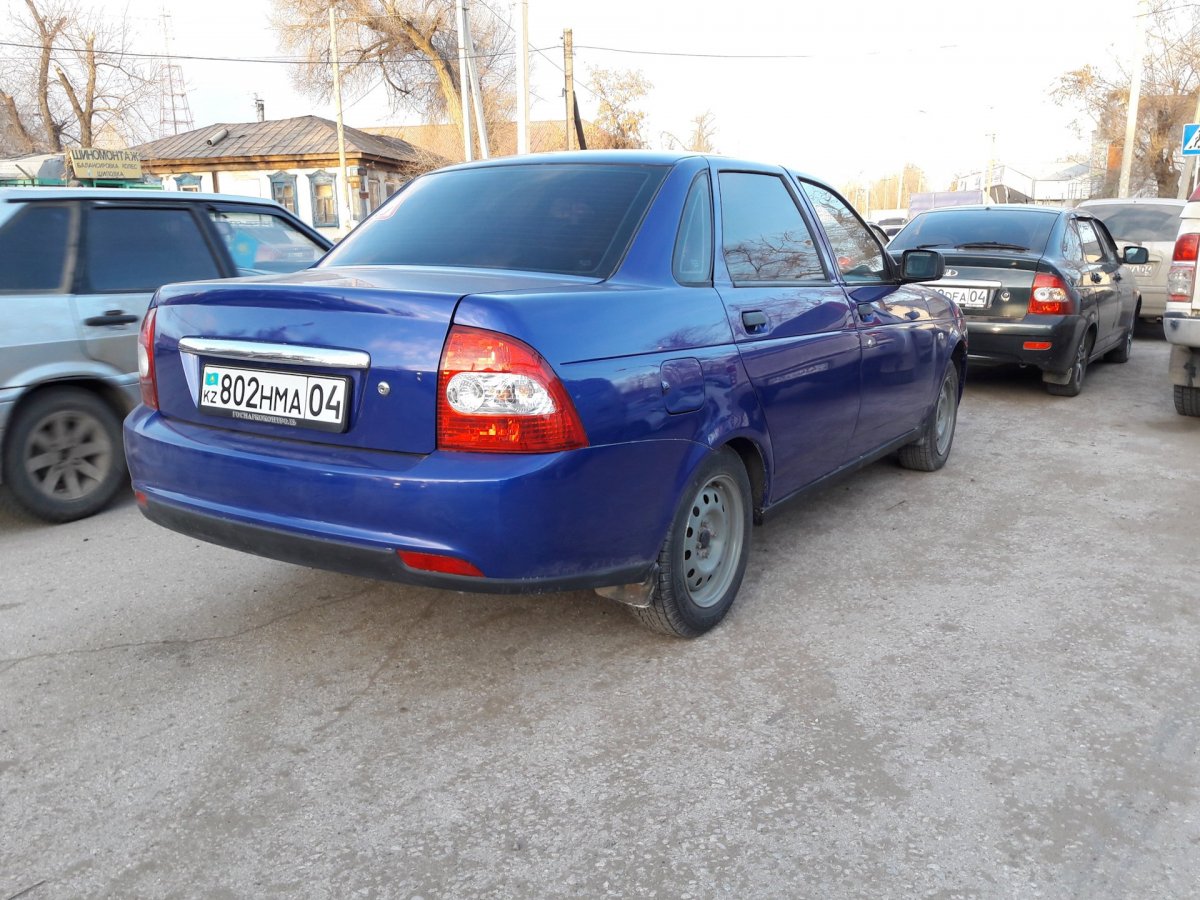 Синяя Лада Приора седан