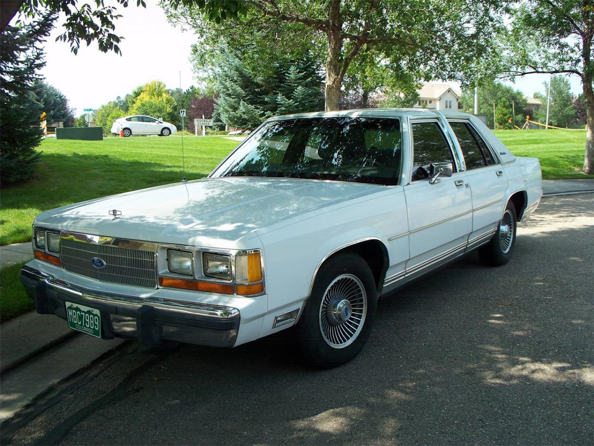 Ford Crown Victoria 1989