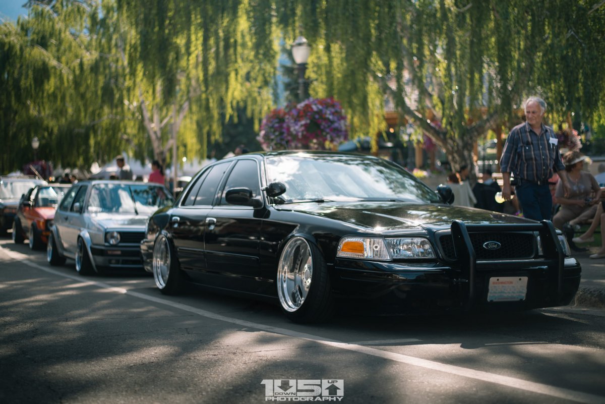 Ford Crown Victoria stance