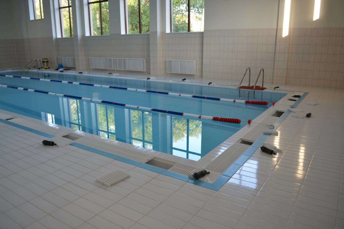 Спортивный плавательный бассейн