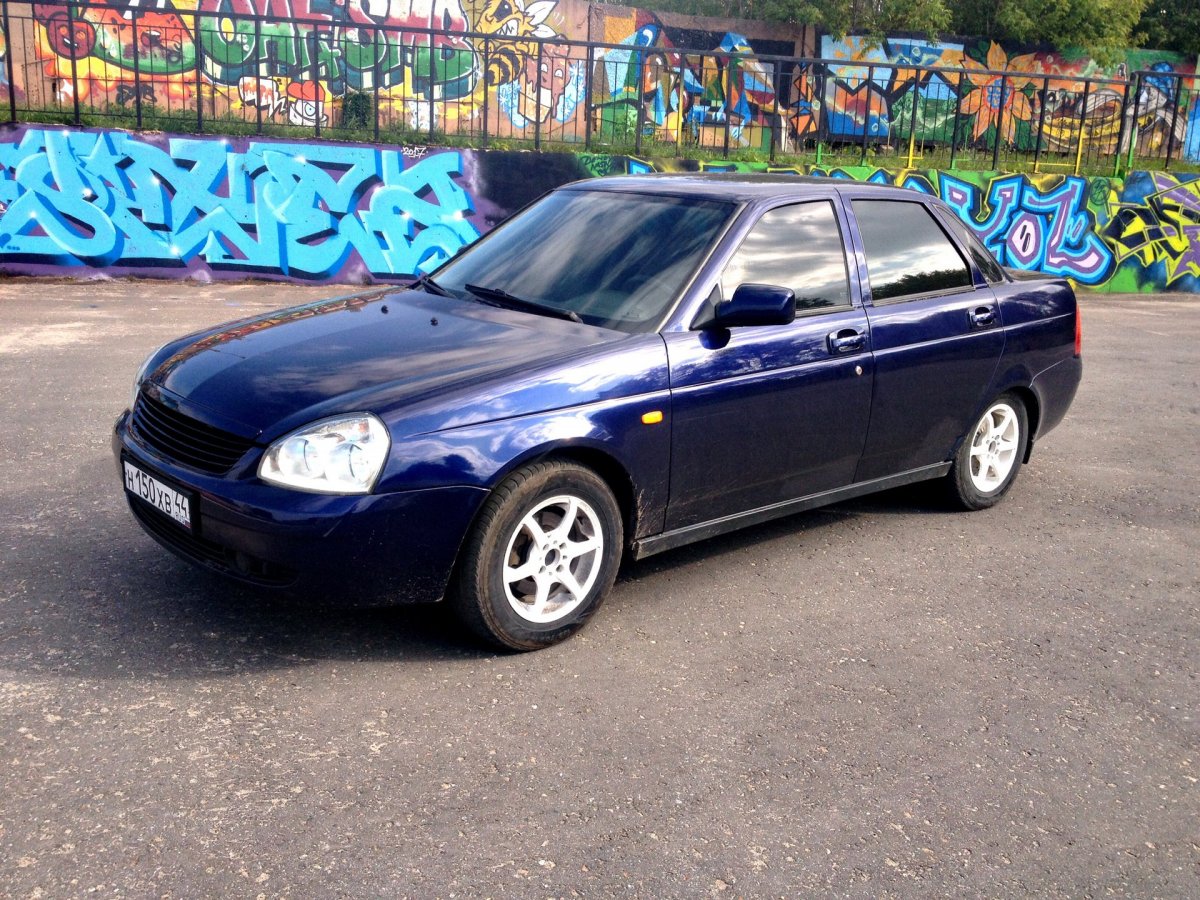 Приора Персей седан