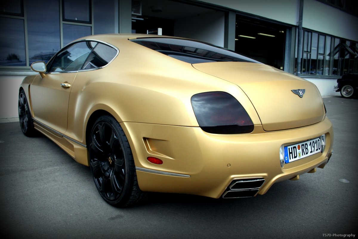 Audi r8 Gold