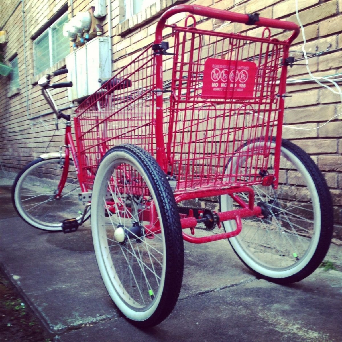 Трехколесный велосипед с тележкой