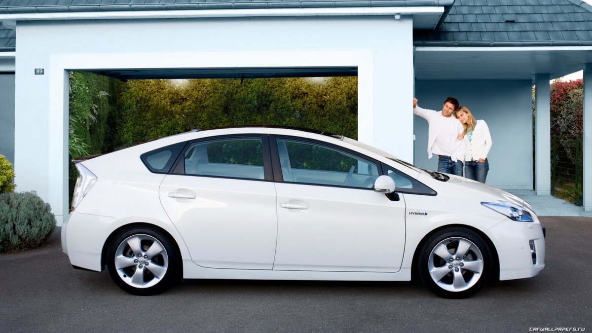 Toyota Prius белая