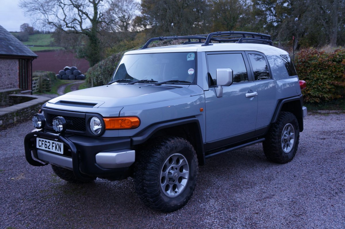 Тойота FJ Cruiser 2016