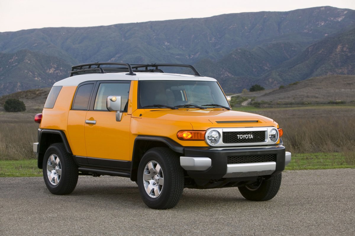 Toyota FJ Cruiser Yellow