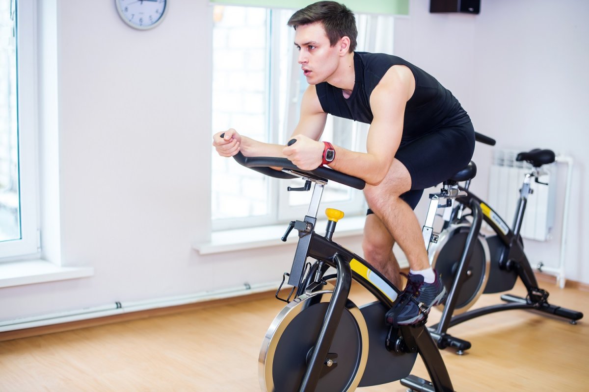 Вертикальный велотренажер Jada Fitness Gymspin-780