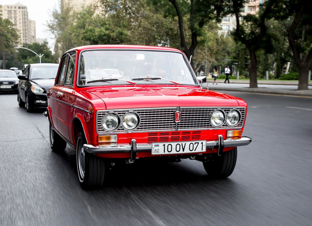 Lada 2103 left