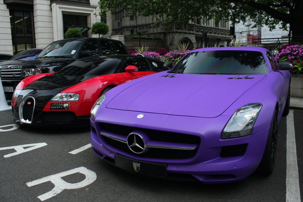 Mercedes AMG фиолетовый