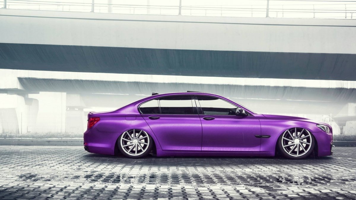 Фиолетовая БМВ м6