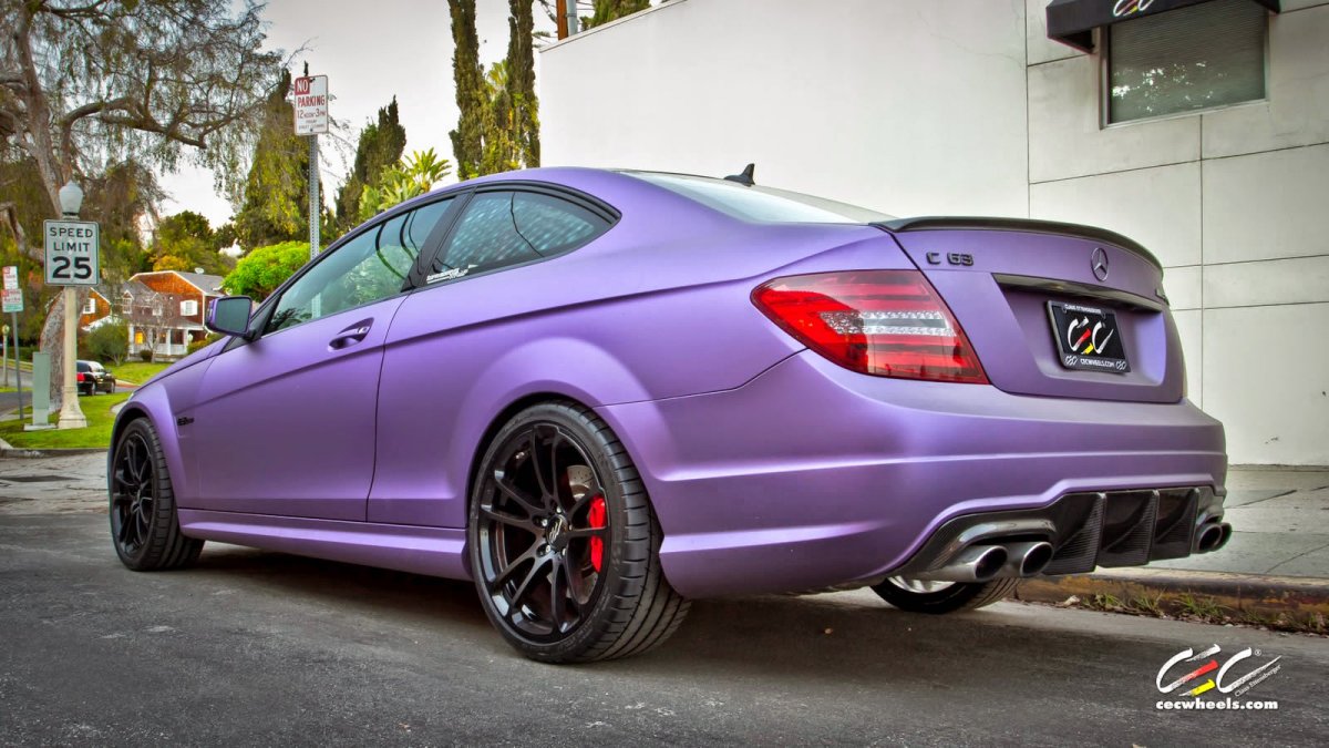 Фиолетовый цвет машины