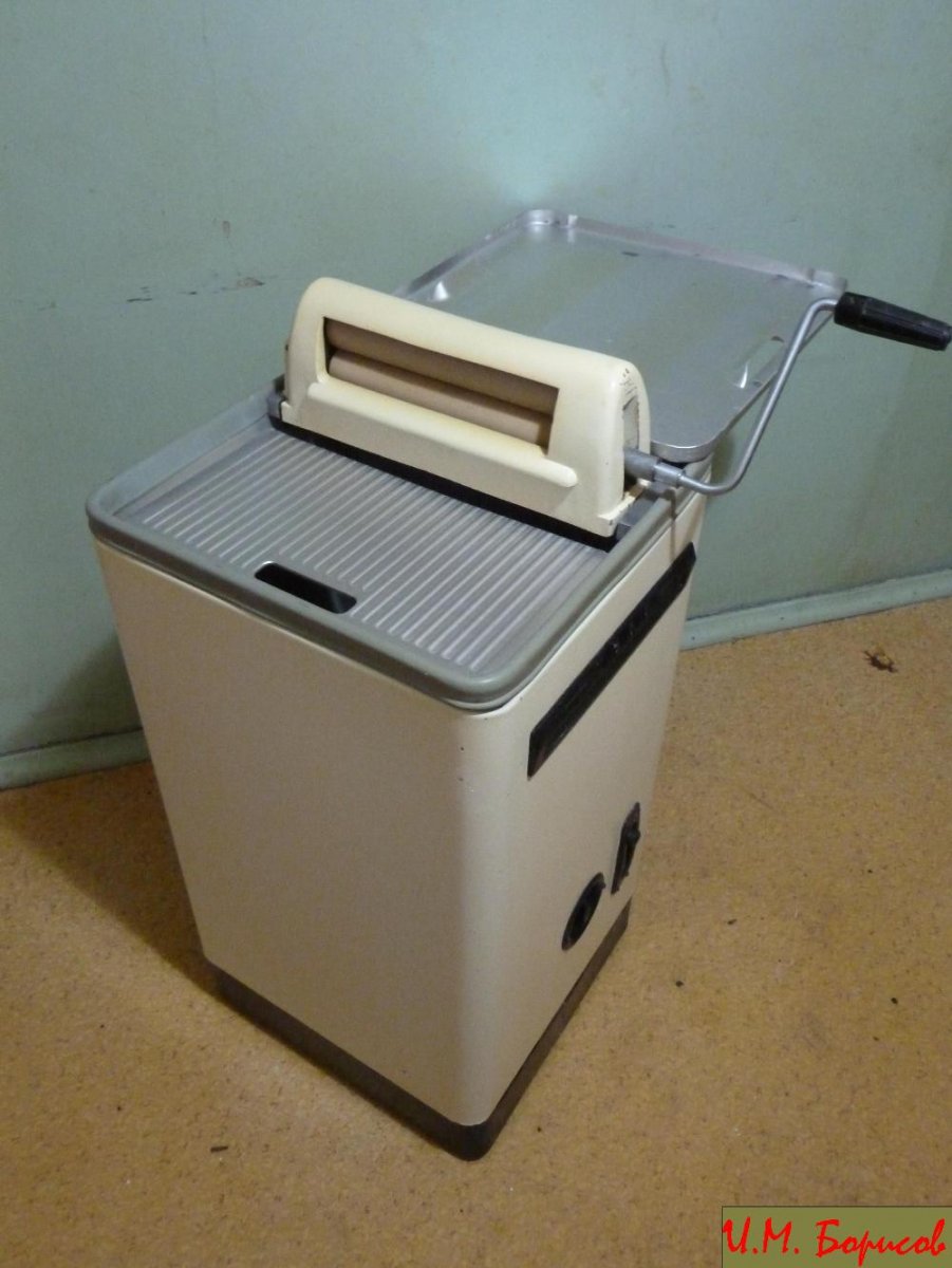 Стиральная машина Малютка с отжимом 1990