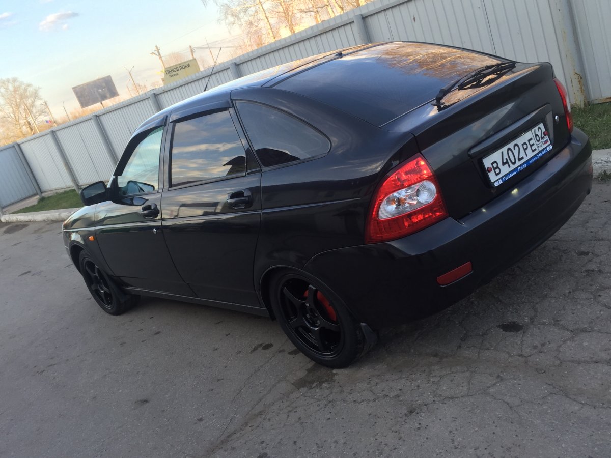 Lada Priora stance