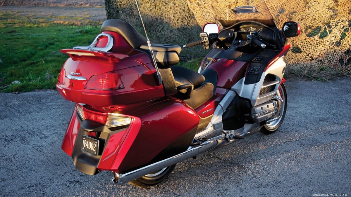 Мотоцикл Honda Gold Wing скорость