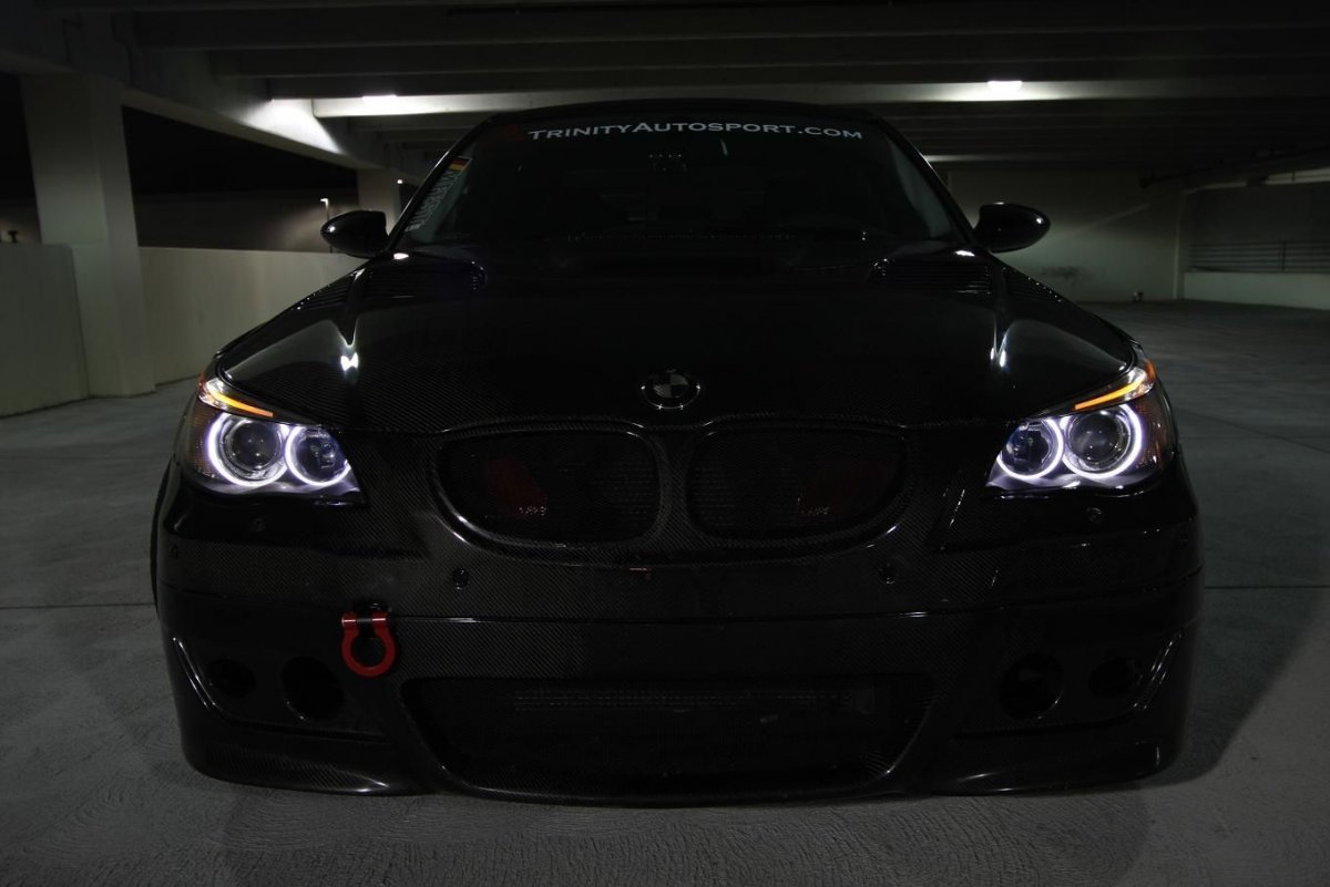 BMW m5 e60 Angel Eyes
