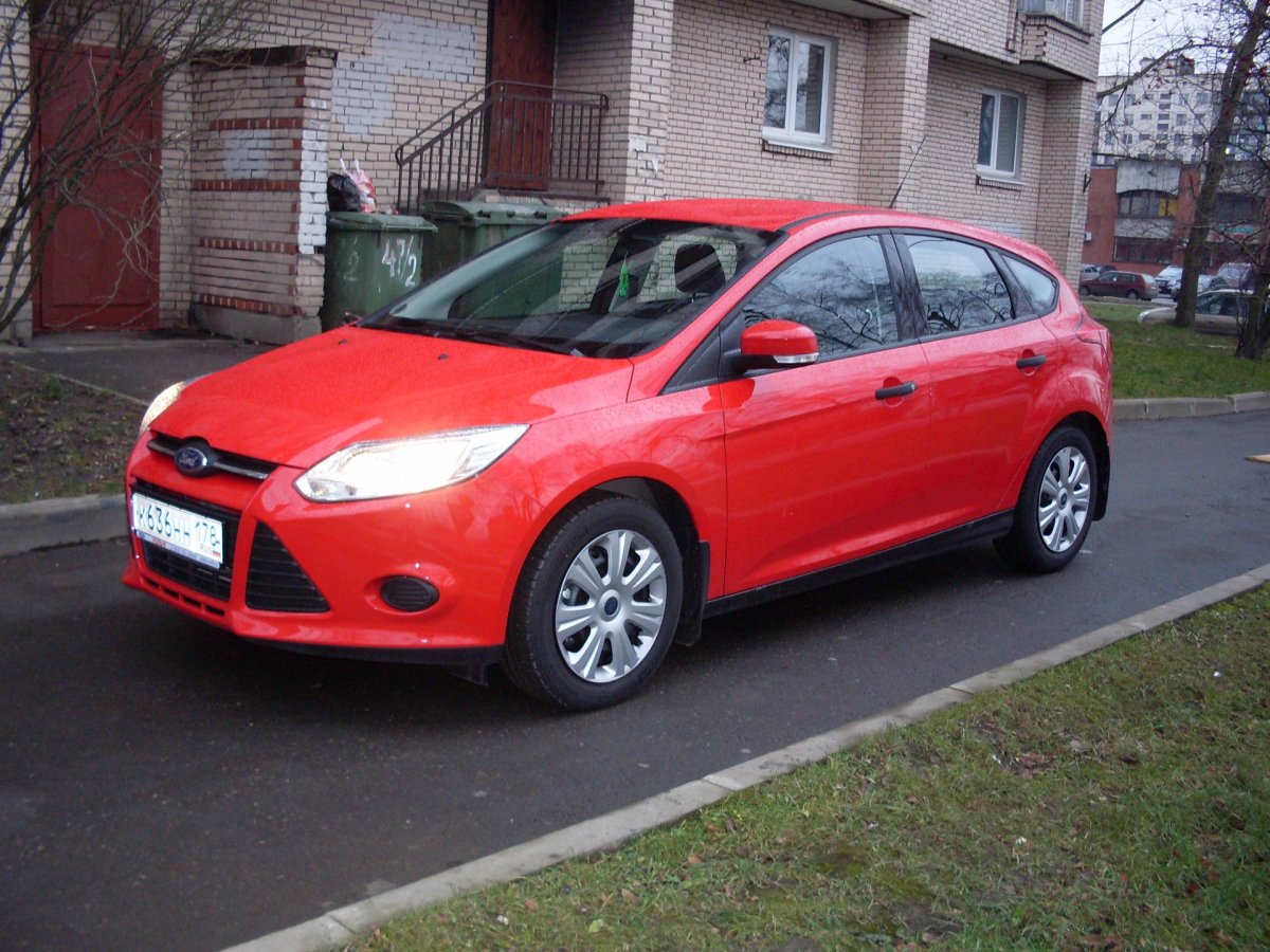 Ford Focus 3 Рестайлинг хэтчбек красный