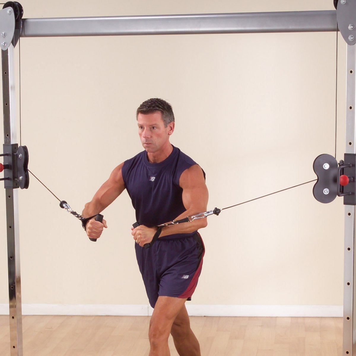 Тяга блока на трицепс в кроссовере