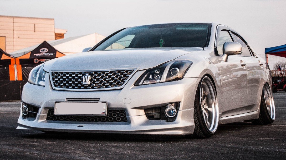 Toyota Crown athlete s 2018