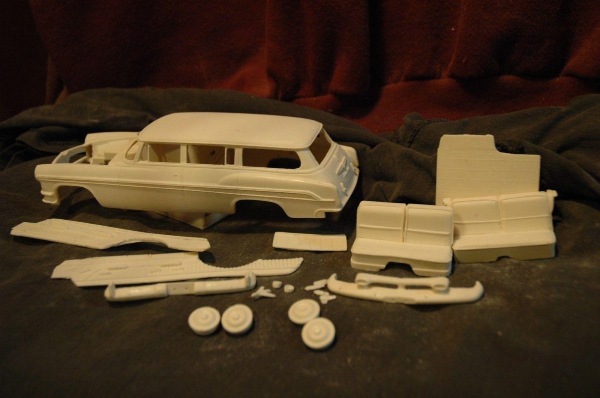 Сборная модель автомобиля из пластика