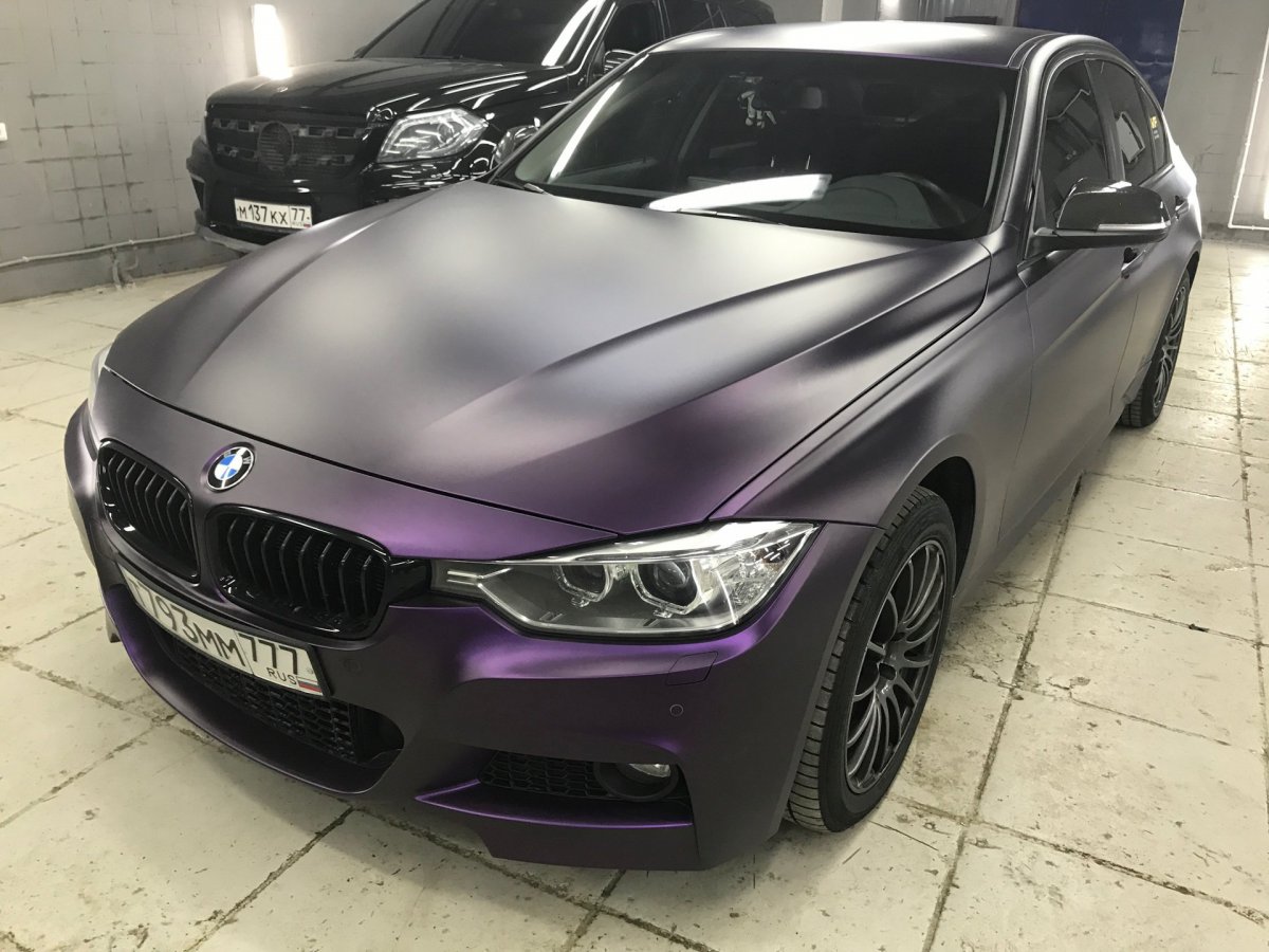 БМВ ф30 темно фиолетовая