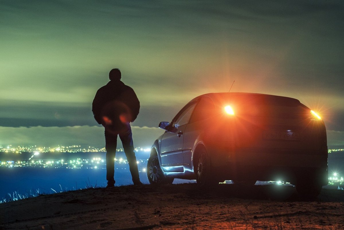 Одинокий автомобиль