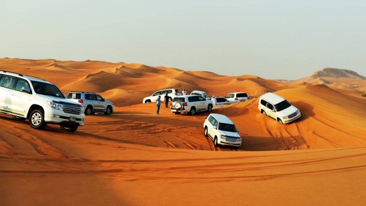 Toyota Land Cruiser 200 в пустыне