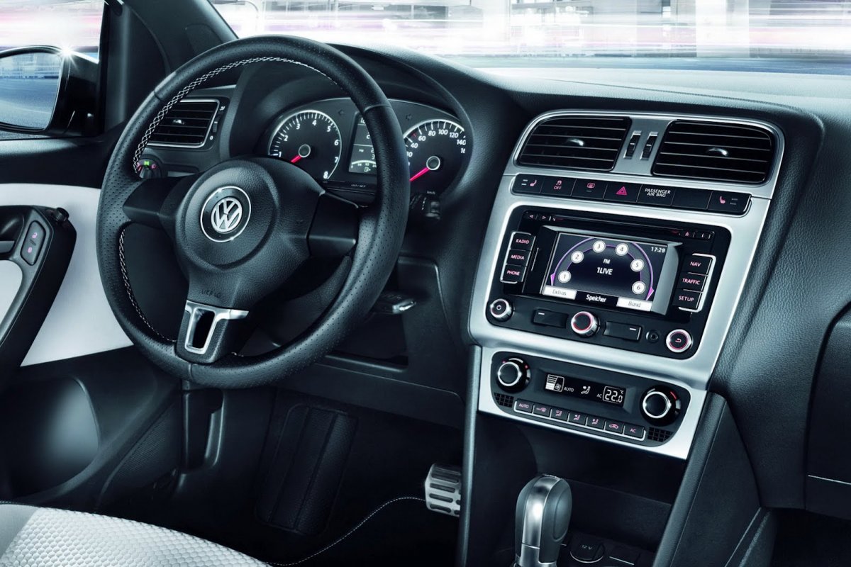 VW Polo Cross белый