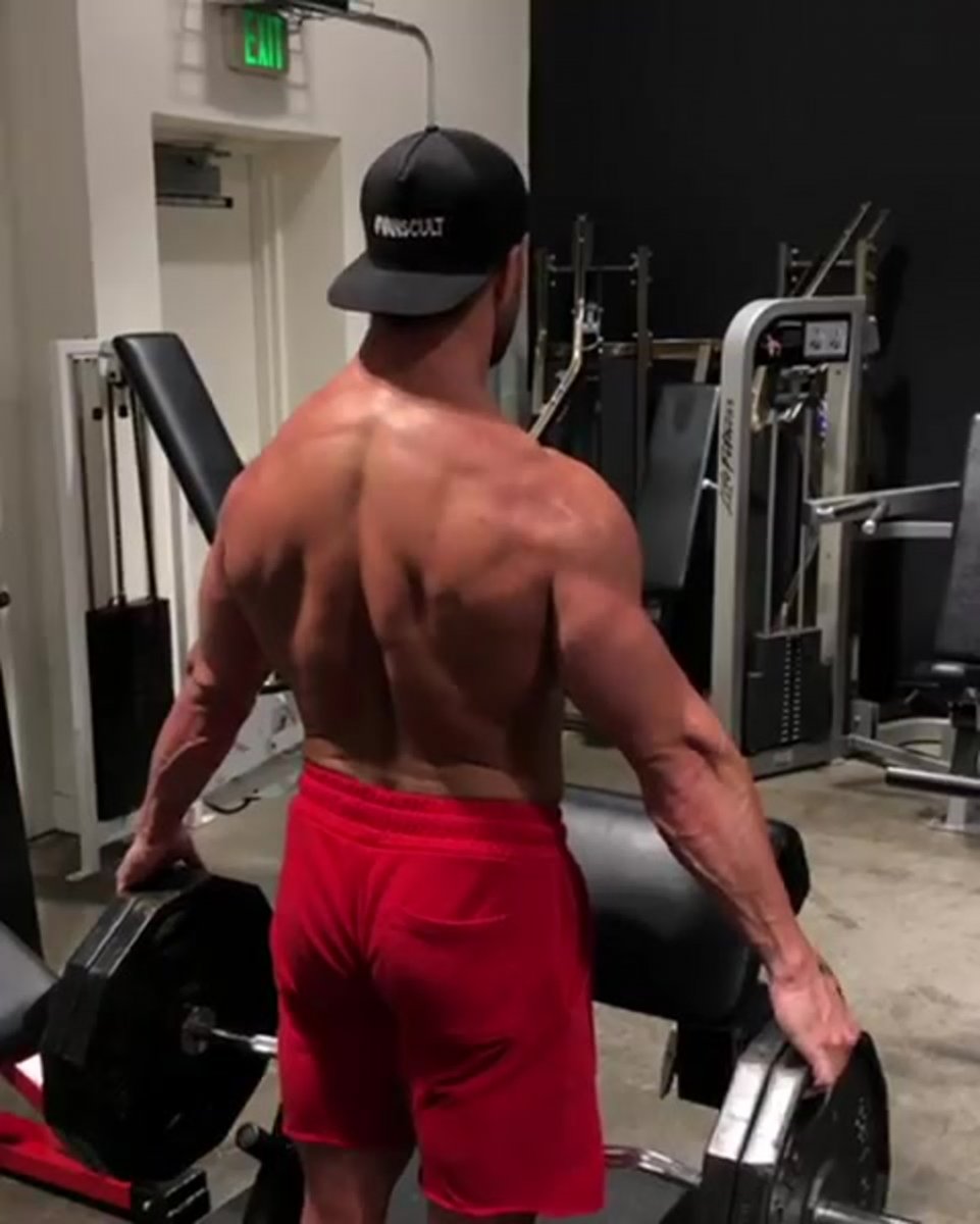 Мышцы спины гантели