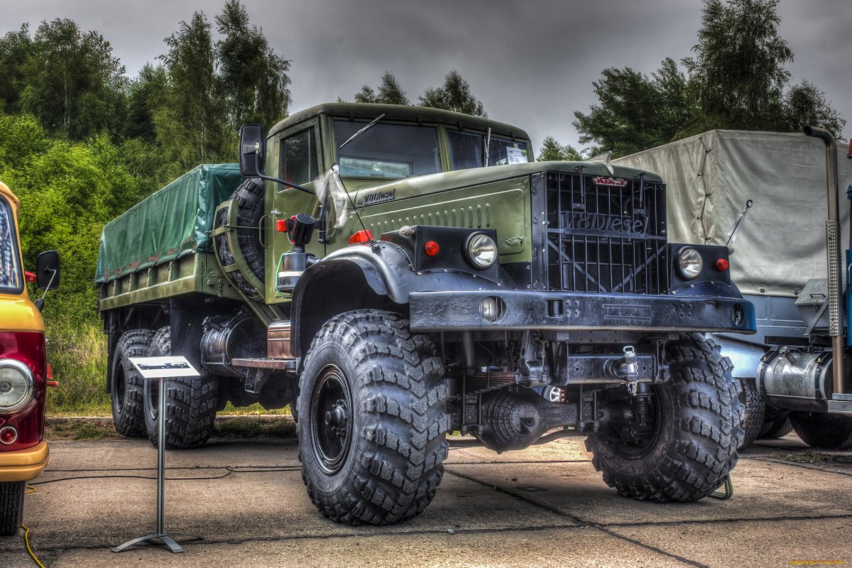 Военный грузовик Урал 43206