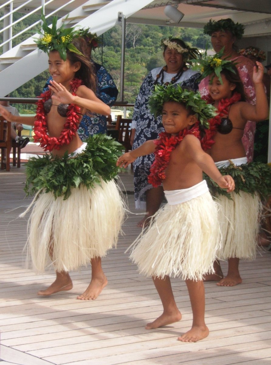 Таити танец дети