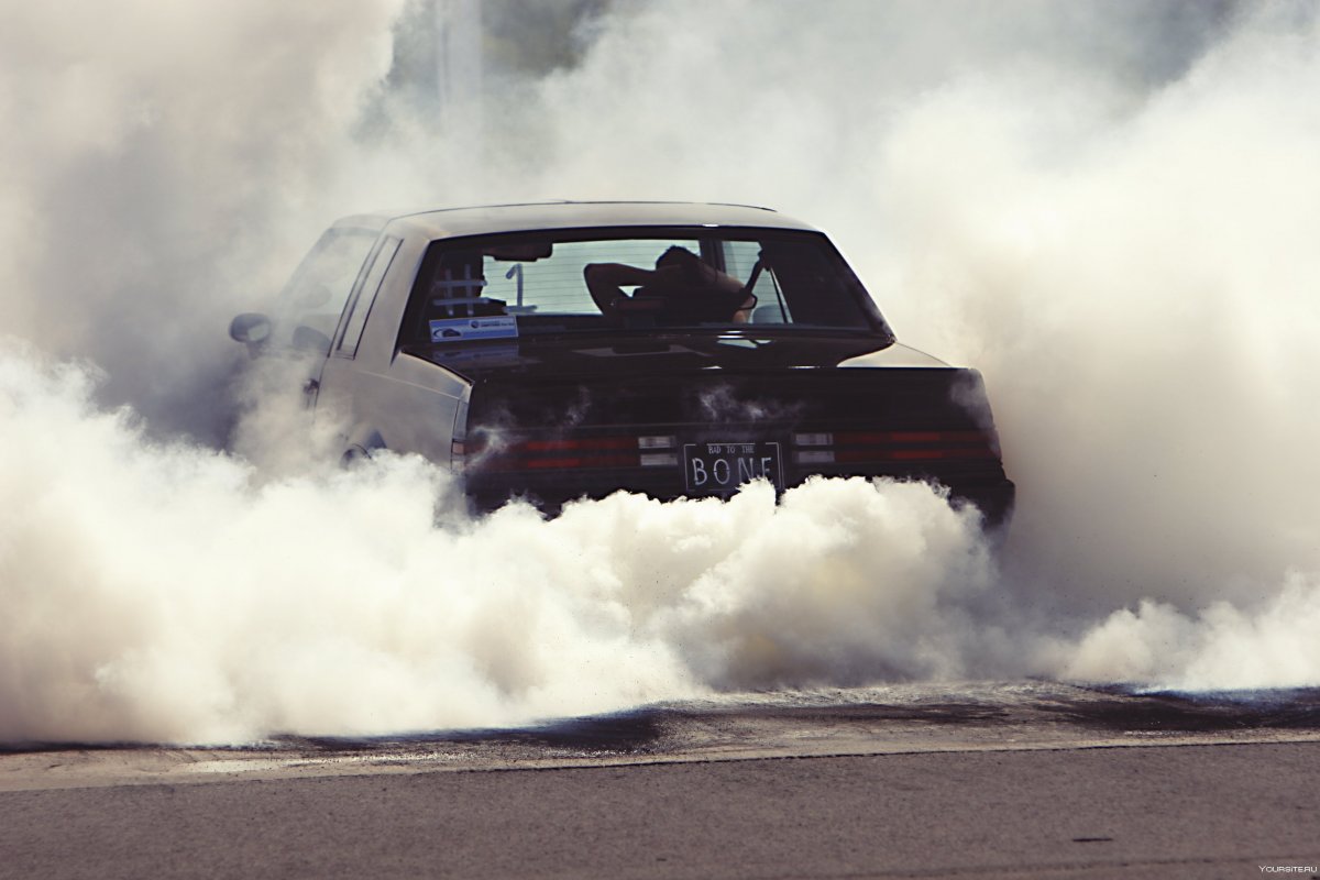 Автомобиль в дыму