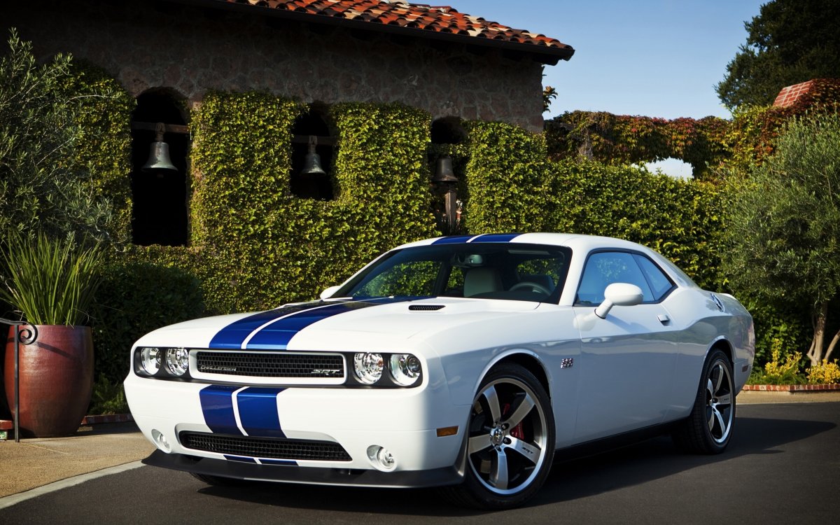 Dodge Challenger srt8