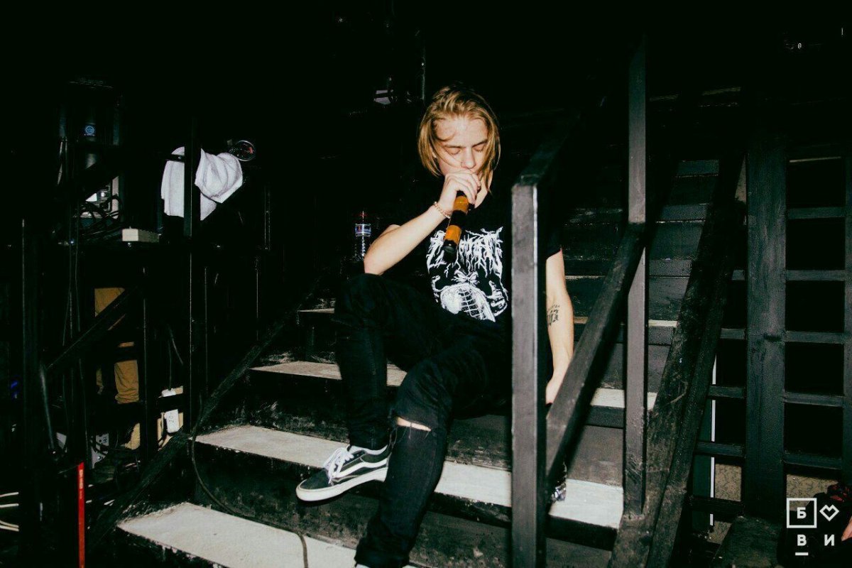 Фараон певец курит