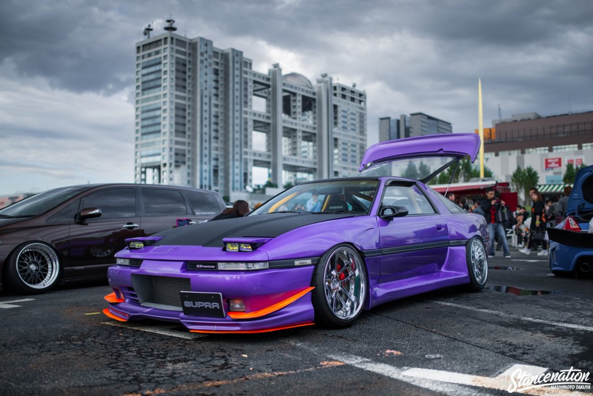 Неоновая Toyota Supra
