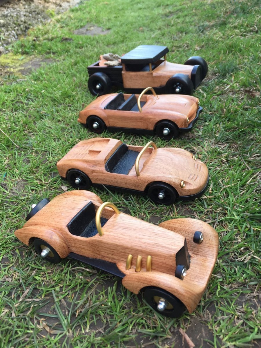 Деревянная игрушка "грузовик"