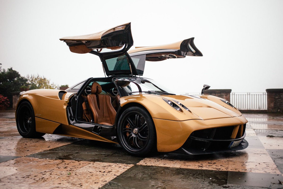Pagani Huayra салон