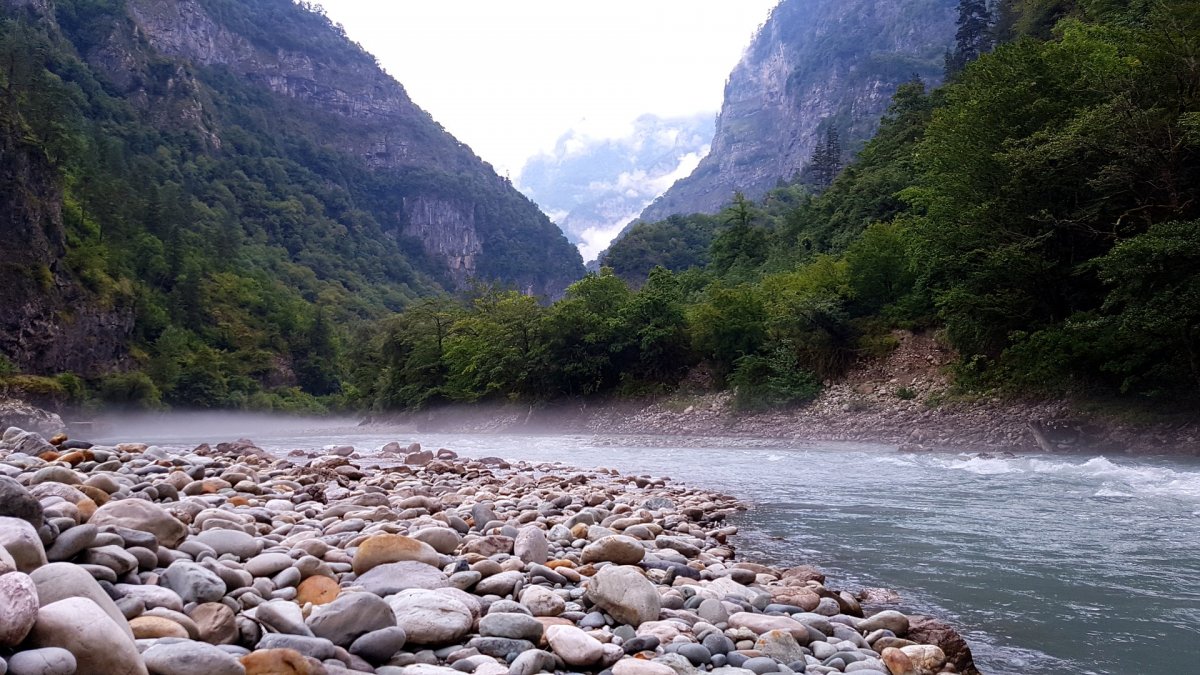 Горные реки Междуреченска скалы