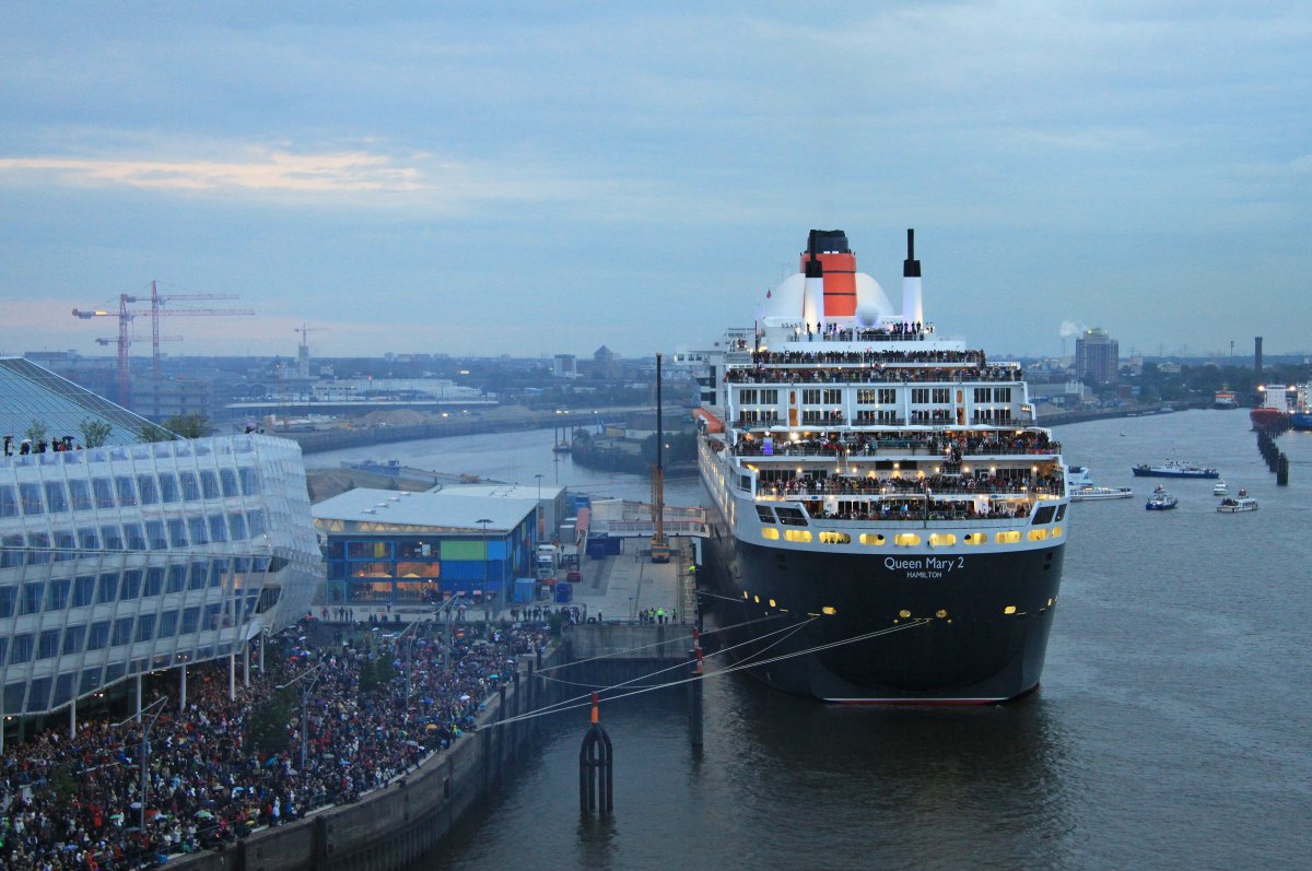 Queen Mary 2 сверху 2019