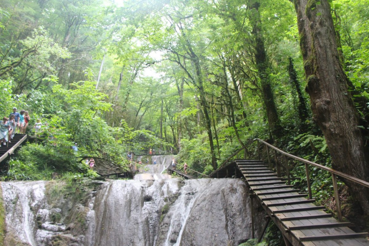 Водопад райское наслаждение в Лоо