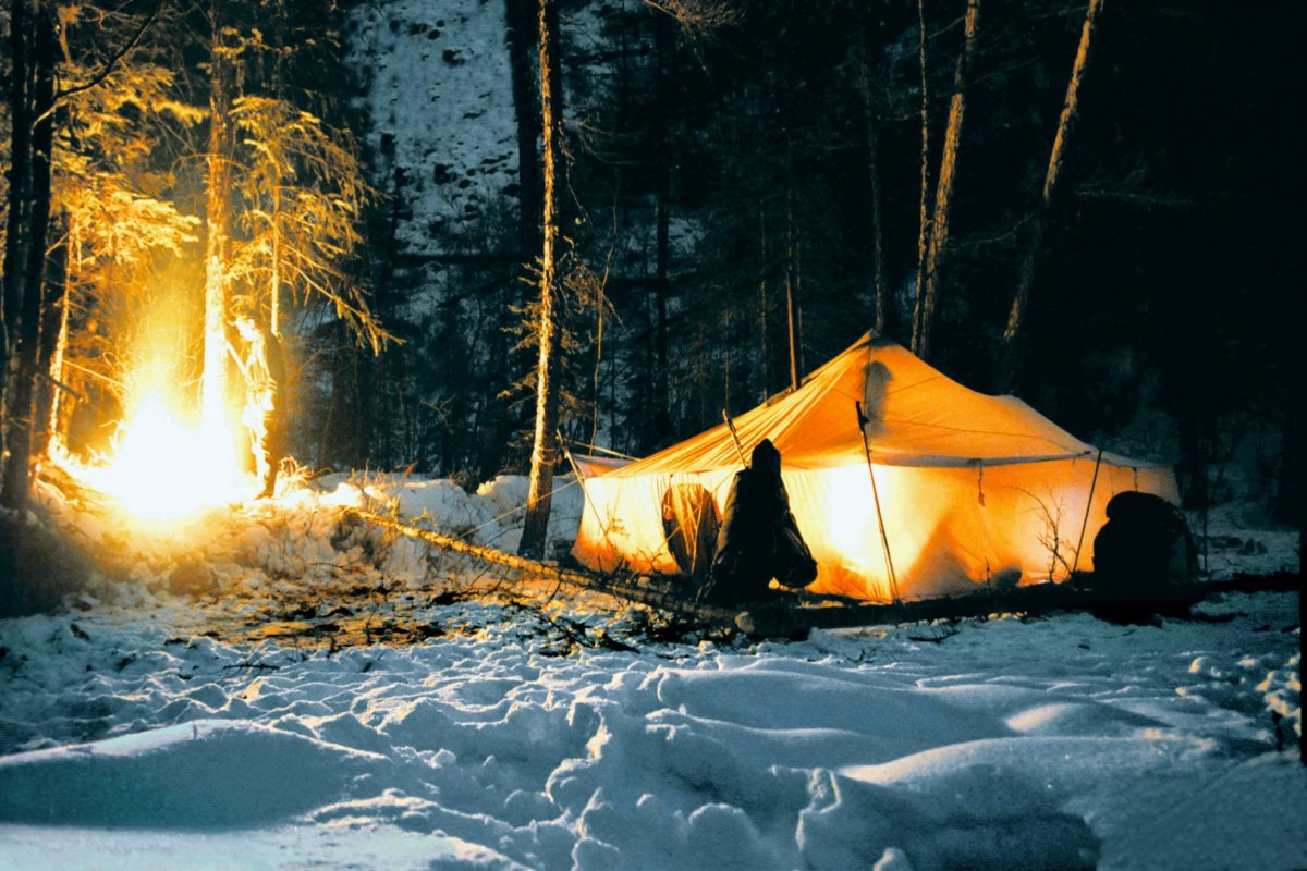 Ночевка в лесу зимой в Мороз без палатки