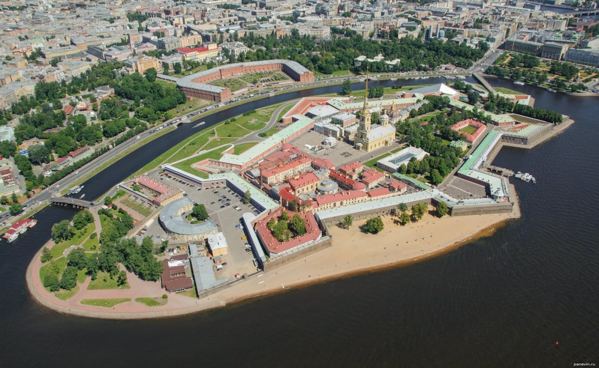 Петропавловская крепость в Санкт-Петербурге с высоты птичьего полета