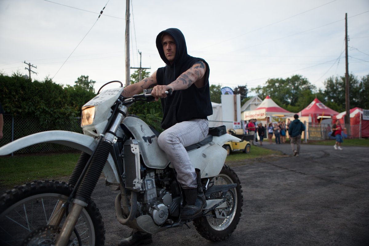 Райан Гослинг на мотоцикле
